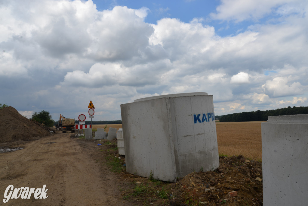 Budowa drogi między Sielanką a Laryszowem