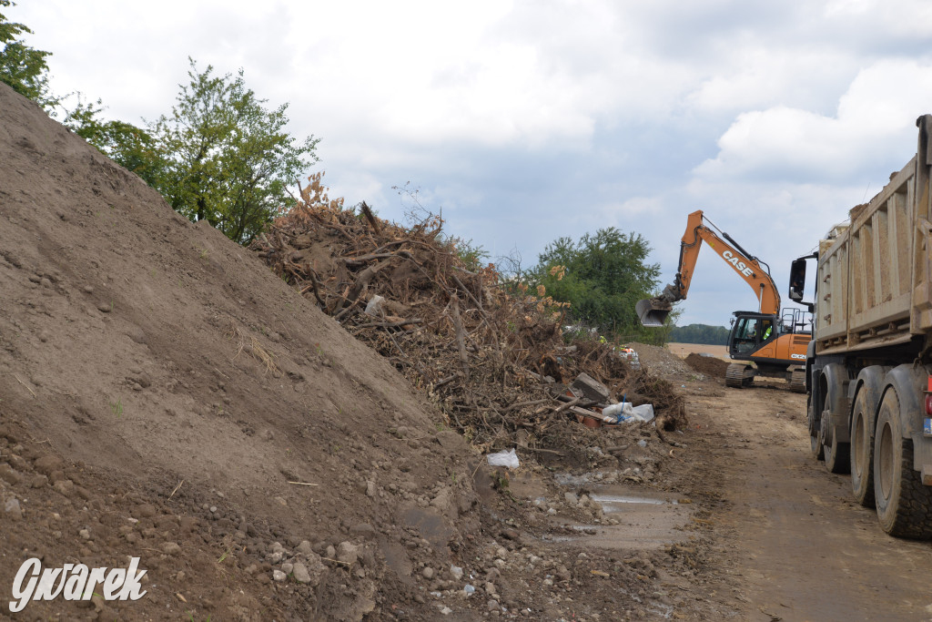 Budowa drogi między Sielanką a Laryszowem