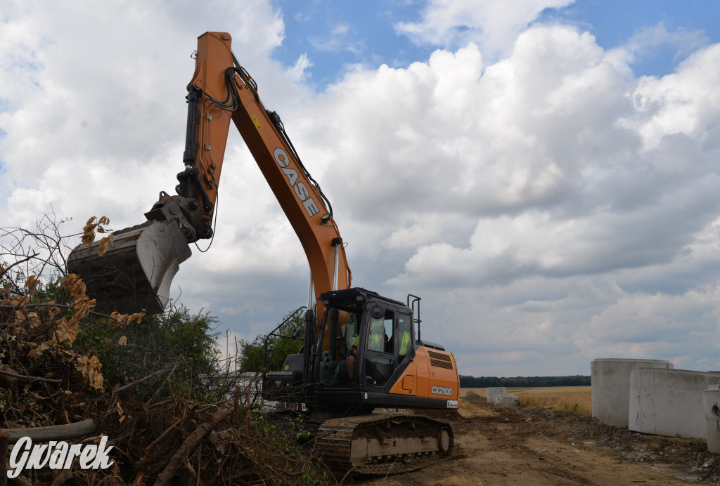 Budowa drogi między Sielanką a Laryszowem