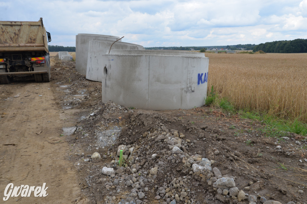 Budowa drogi między Sielanką a Laryszowem