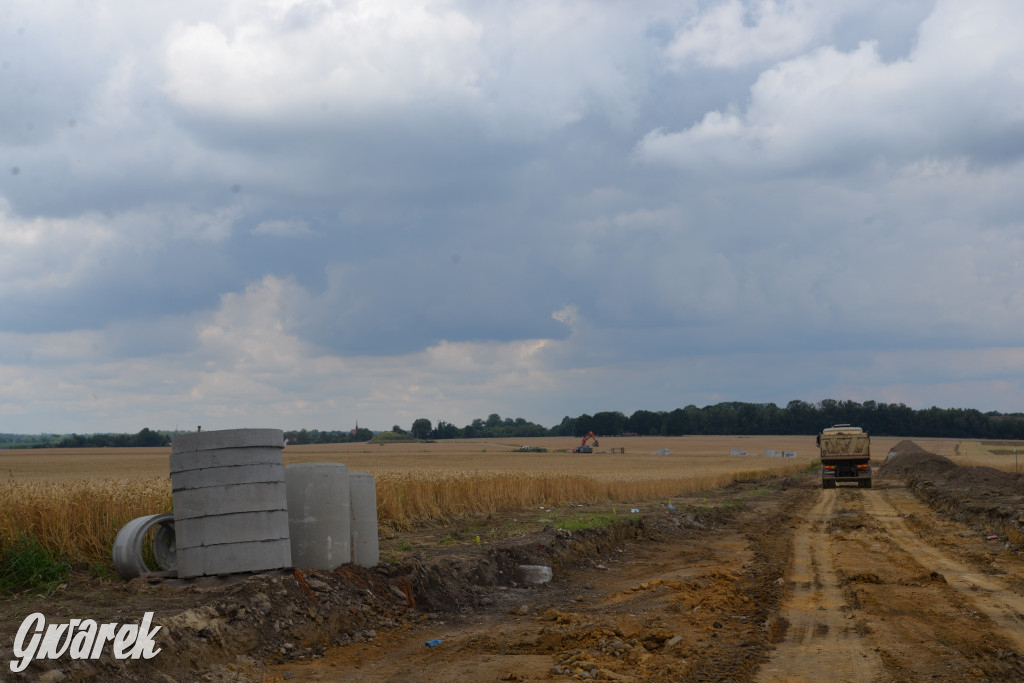 Budowa drogi między Sielanką a Laryszowem