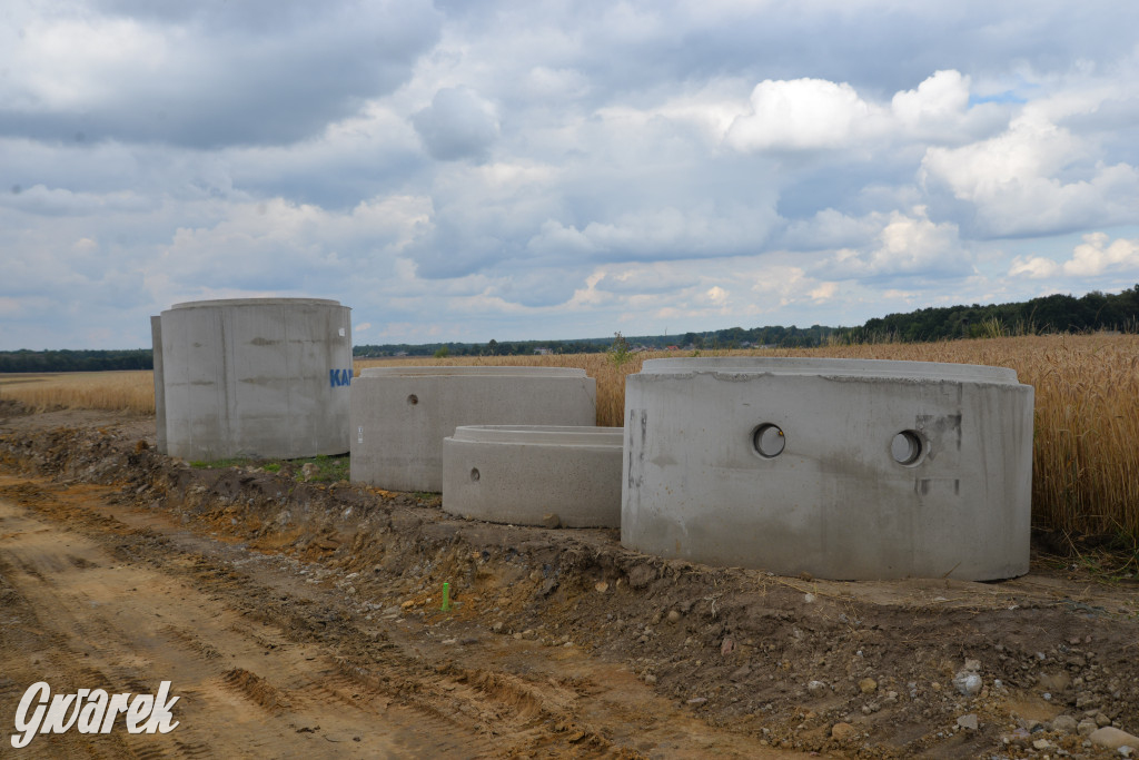 Budowa drogi między Sielanką a Laryszowem