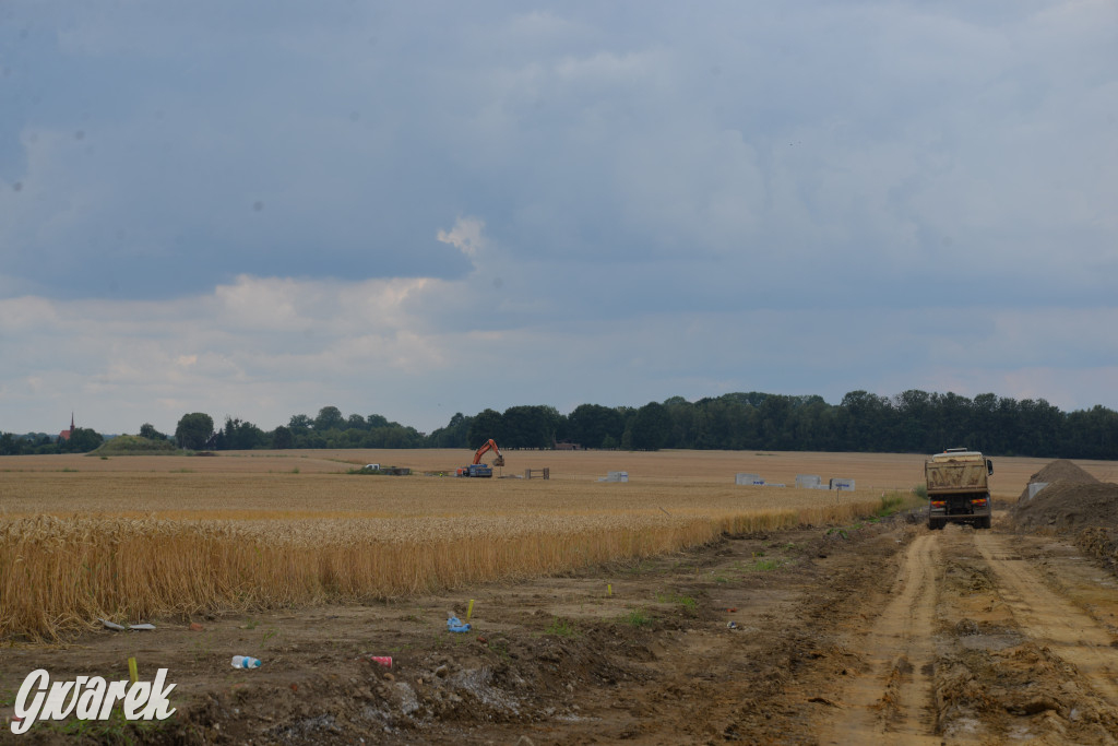 Budowa drogi między Sielanką a Laryszowem