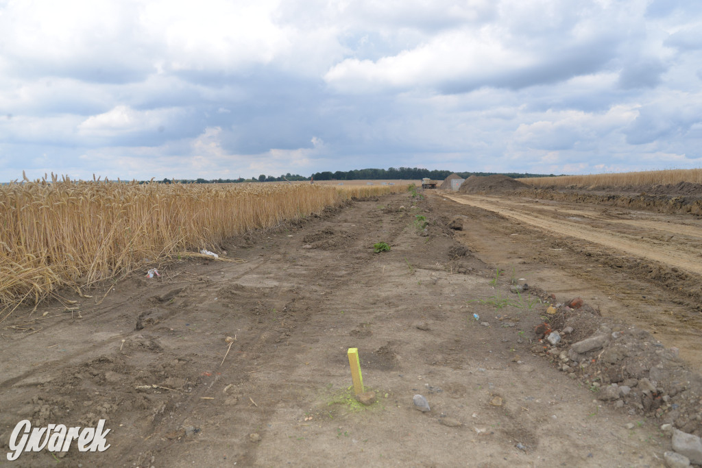 Budowa drogi między Sielanką a Laryszowem