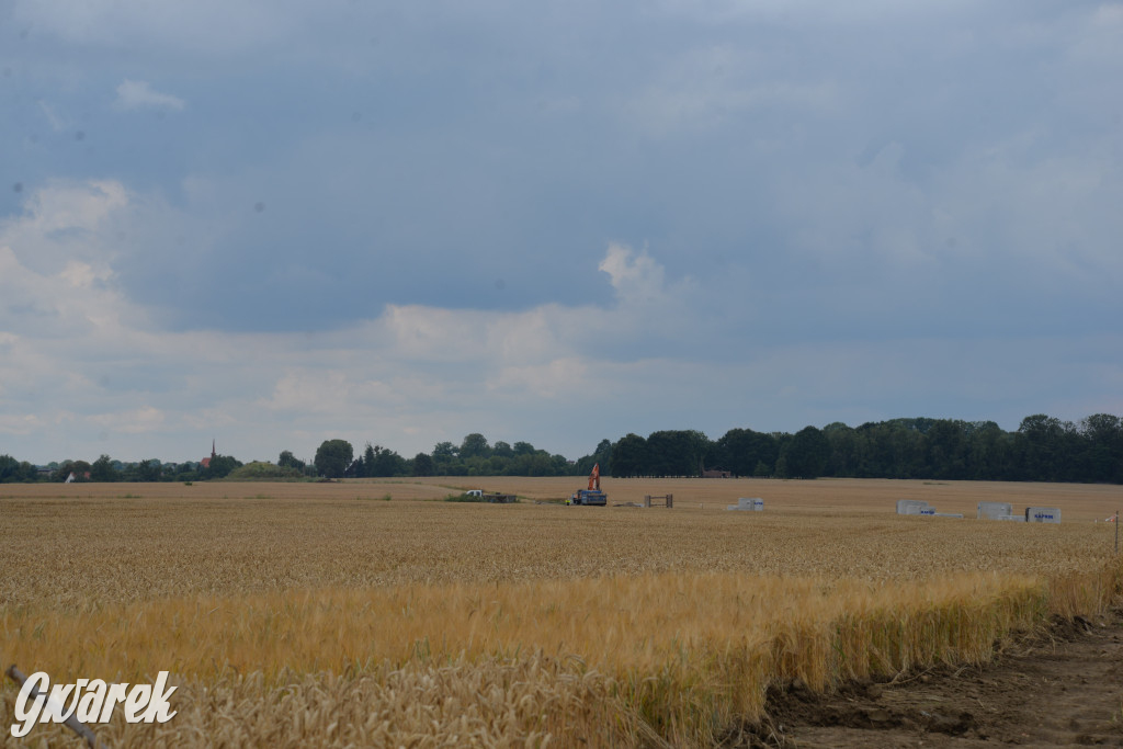 Budowa drogi między Sielanką a Laryszowem