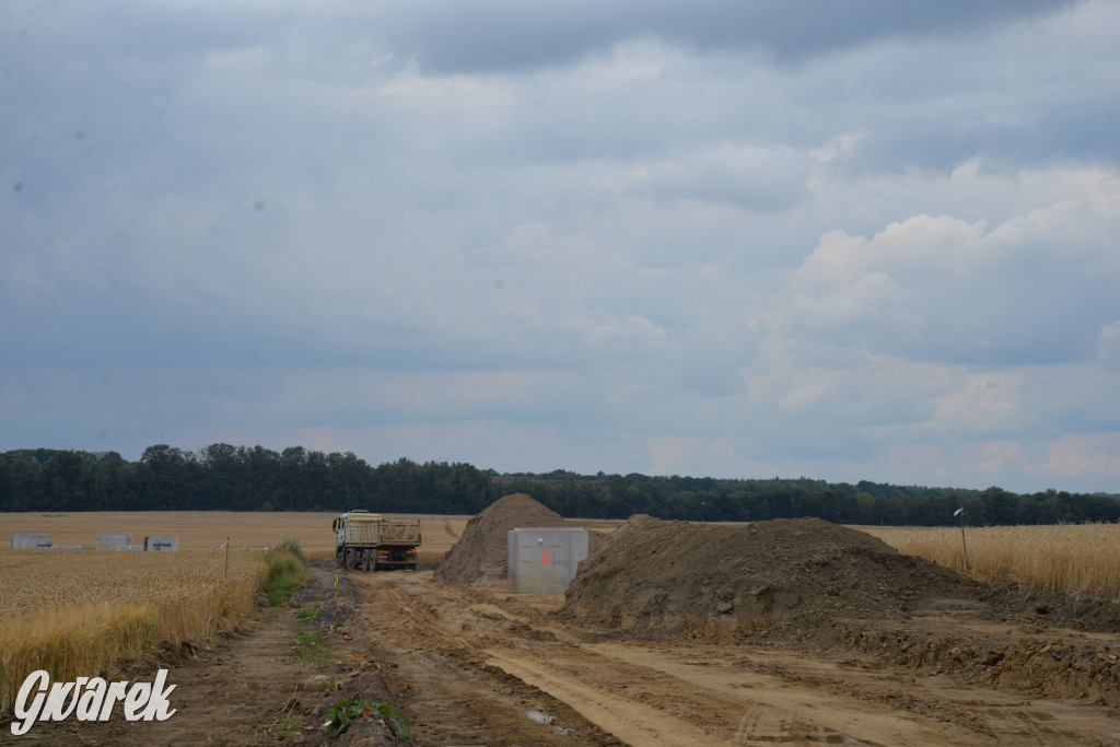 Budowa drogi między Sielanką a Laryszowem