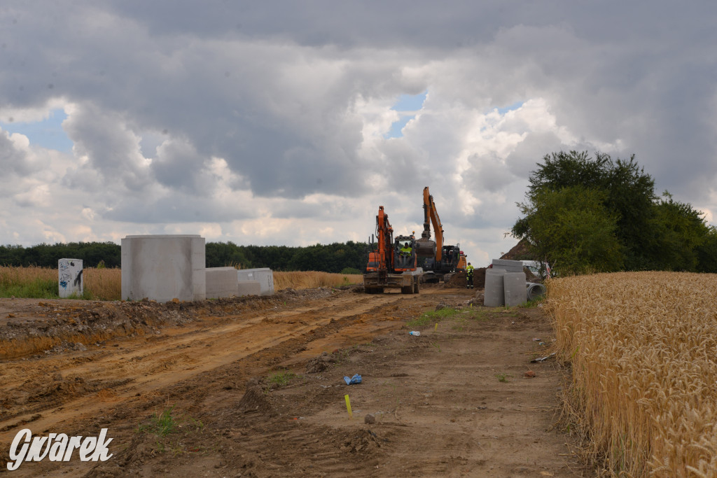 Budowa drogi między Sielanką a Laryszowem