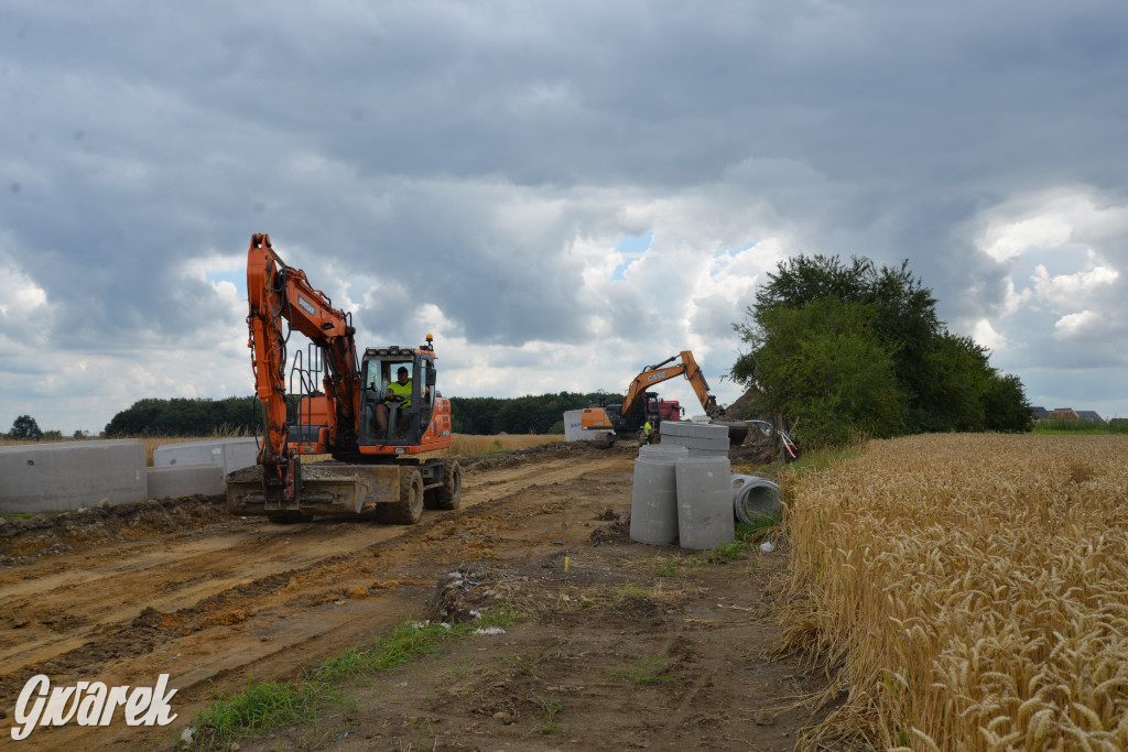 Budowa drogi między Sielanką a Laryszowem