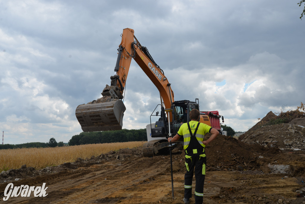 Budowa drogi między Sielanką a Laryszowem