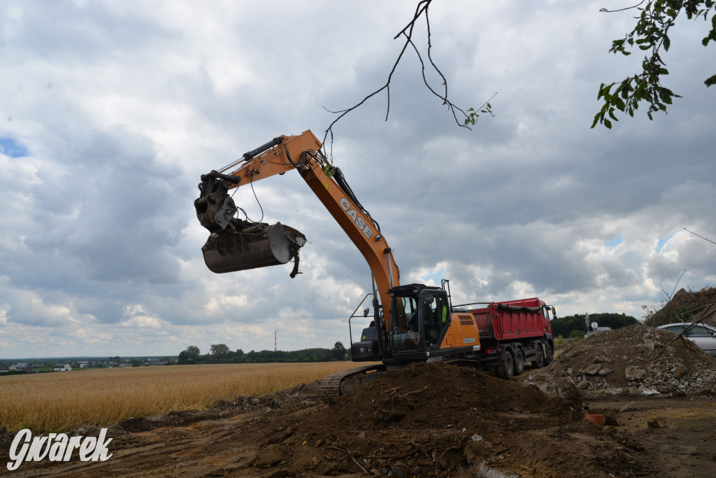 Budowa drogi między Sielanką a Laryszowem