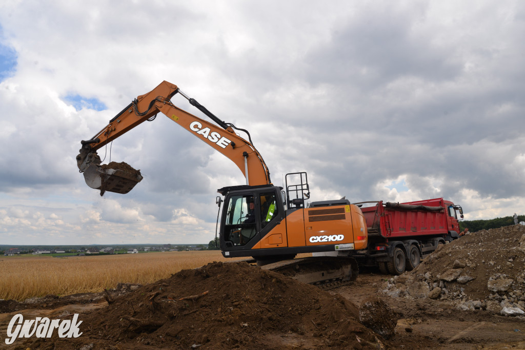 Budowa drogi między Sielanką a Laryszowem