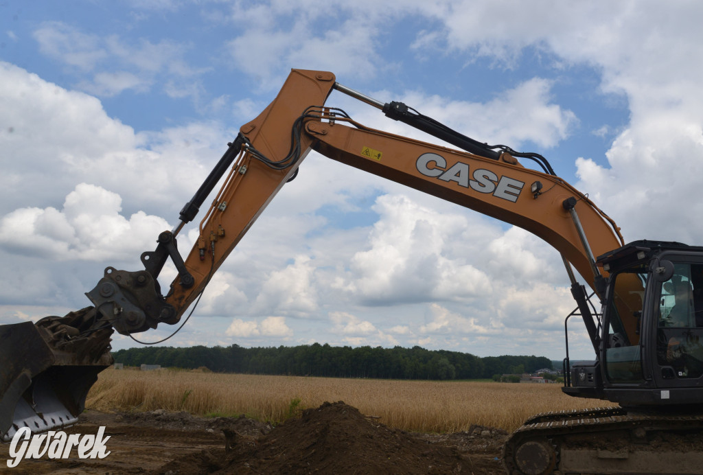 Budowa drogi między Sielanką a Laryszowem