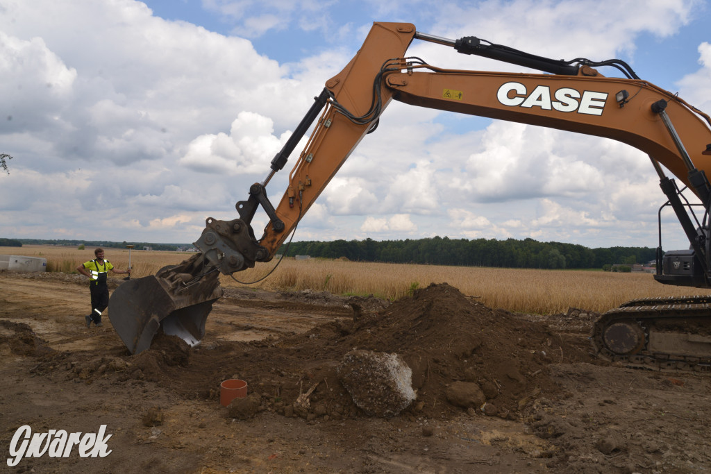 Budowa drogi między Sielanką a Laryszowem