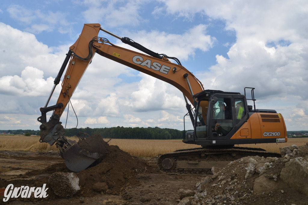 Budowa drogi między Sielanką a Laryszowem