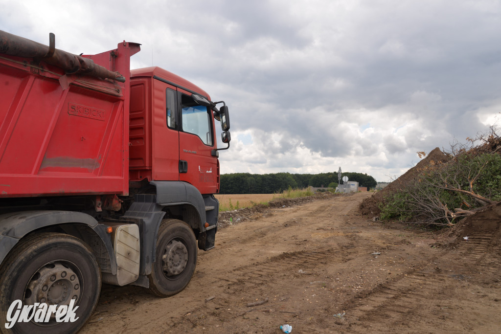Budowa drogi między Sielanką a Laryszowem