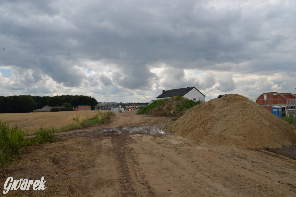 Budowa drogi między Sielanką a Laryszowem