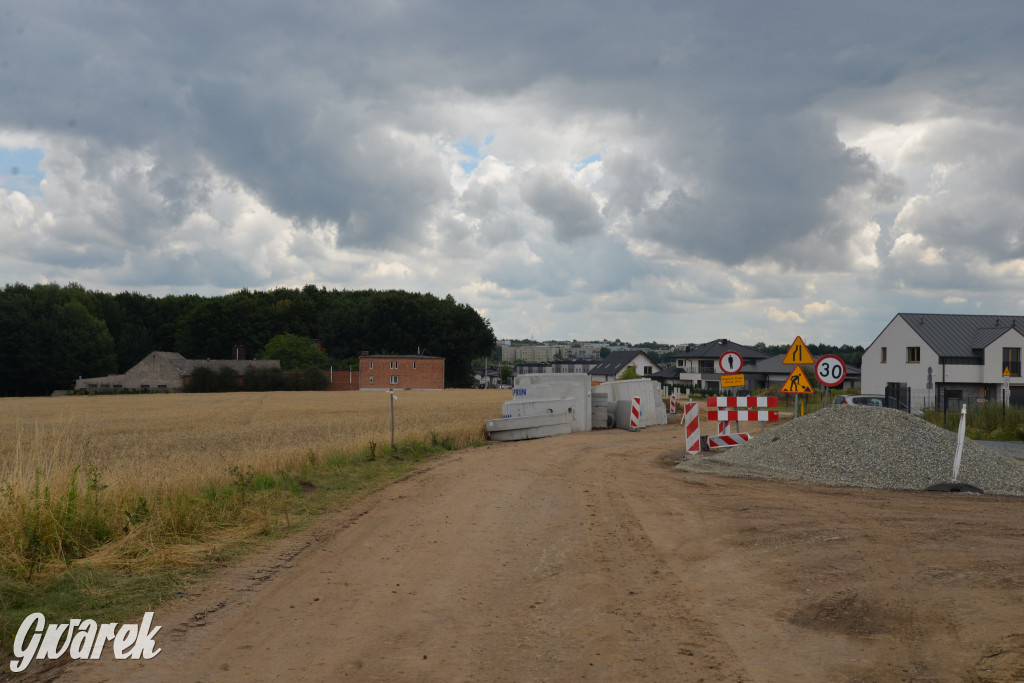 Budowa drogi między Sielanką a Laryszowem