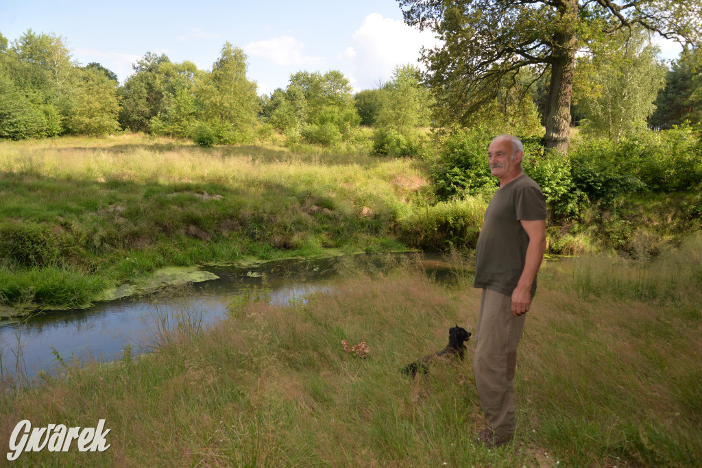 Była jak potępiona. Spacer po...