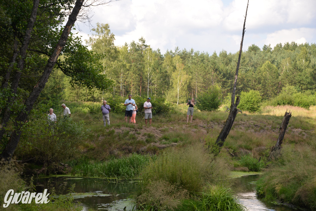 Była jak potępiona. Spacer po...