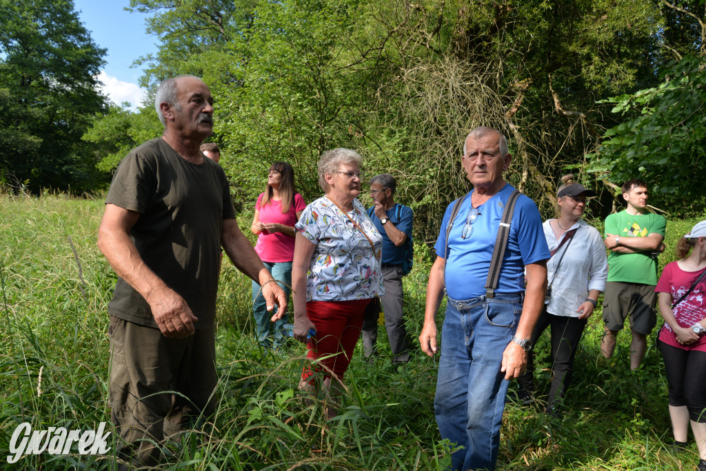 Była jak potępiona. Spacer po...