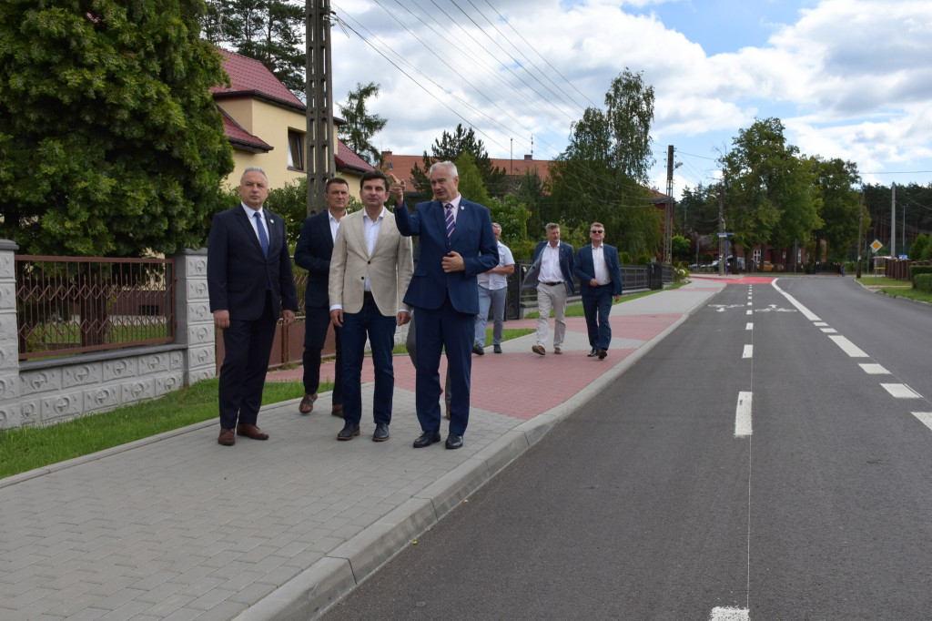 Powiat tarnogórski. Wojewoda na otwarciu drogi