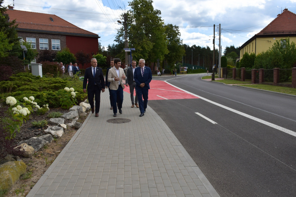 Powiat tarnogórski. Wojewoda na otwarciu drogi