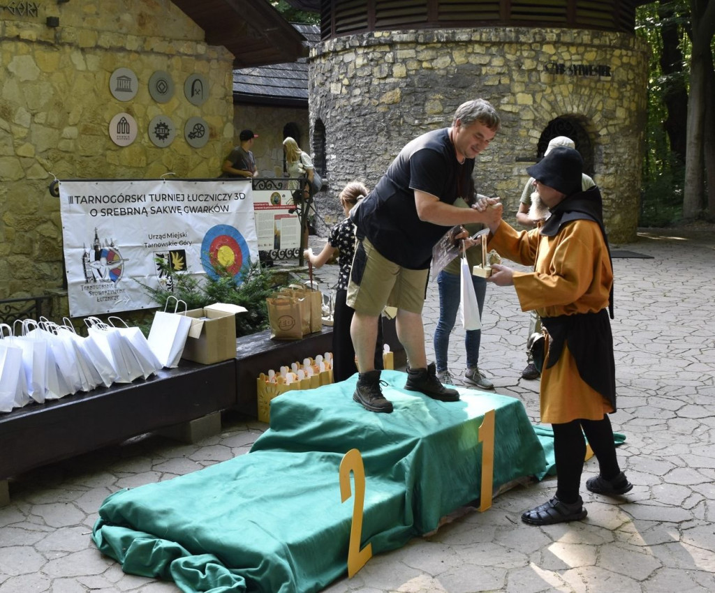 Tarnowskie Góry. Łucznicy w parku Repeckim [FOTO]