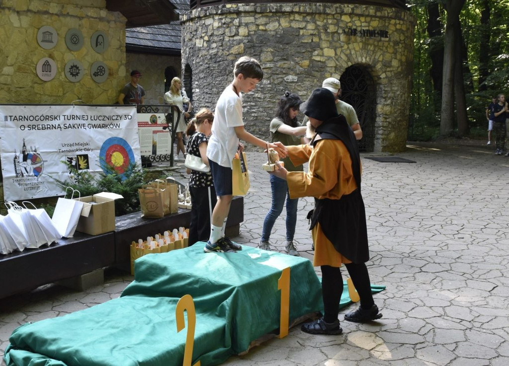 Tarnowskie Góry. Łucznicy w parku Repeckim [FOTO]