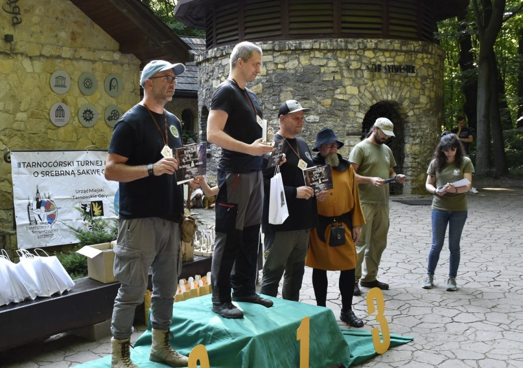 Tarnowskie Góry. Łucznicy w parku Repeckim [FOTO]