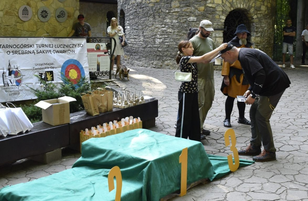 Tarnowskie Góry. Łucznicy w parku Repeckim [FOTO]
