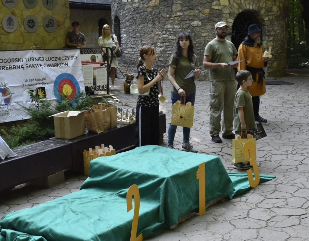 Tarnowskie Góry. Łucznicy w parku Repeckim [FOTO]
