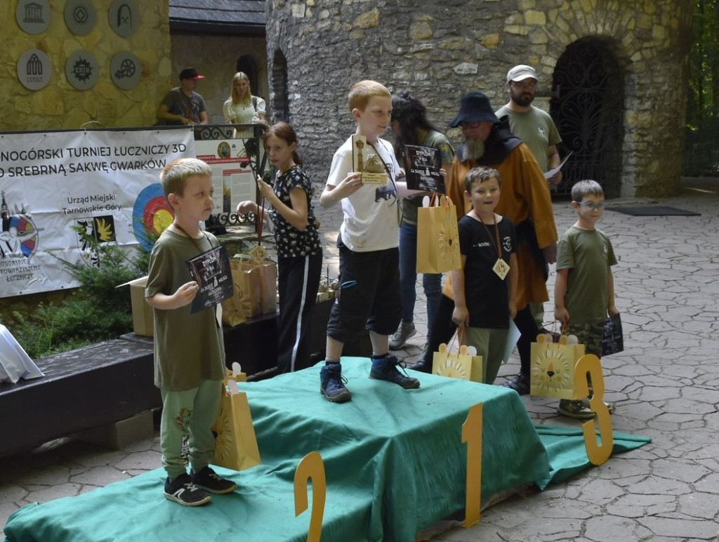 Tarnowskie Góry. Łucznicy w parku Repeckim [FOTO]