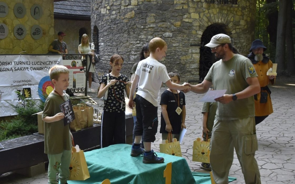 Tarnowskie Góry. Łucznicy w parku Repeckim [FOTO]