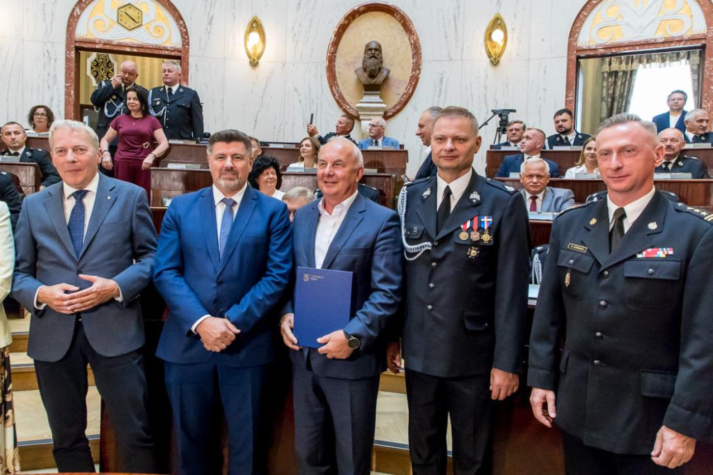 Powiat tarnogórski. Pieniądze na wozy dla druhów