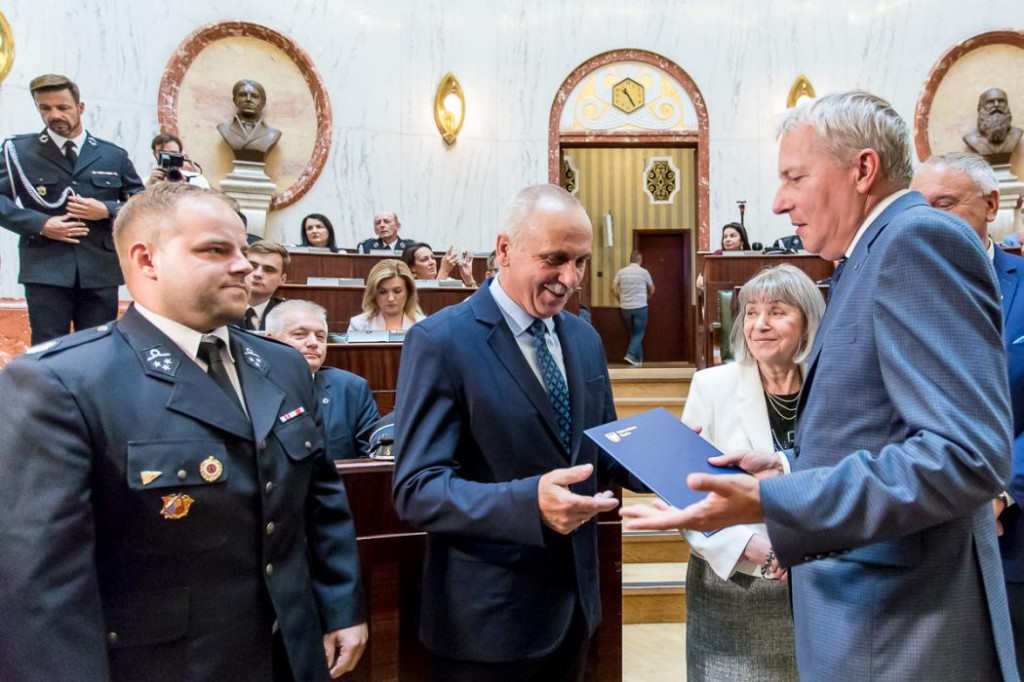 Powiat tarnogórski. Pieniądze na wozy dla druhów