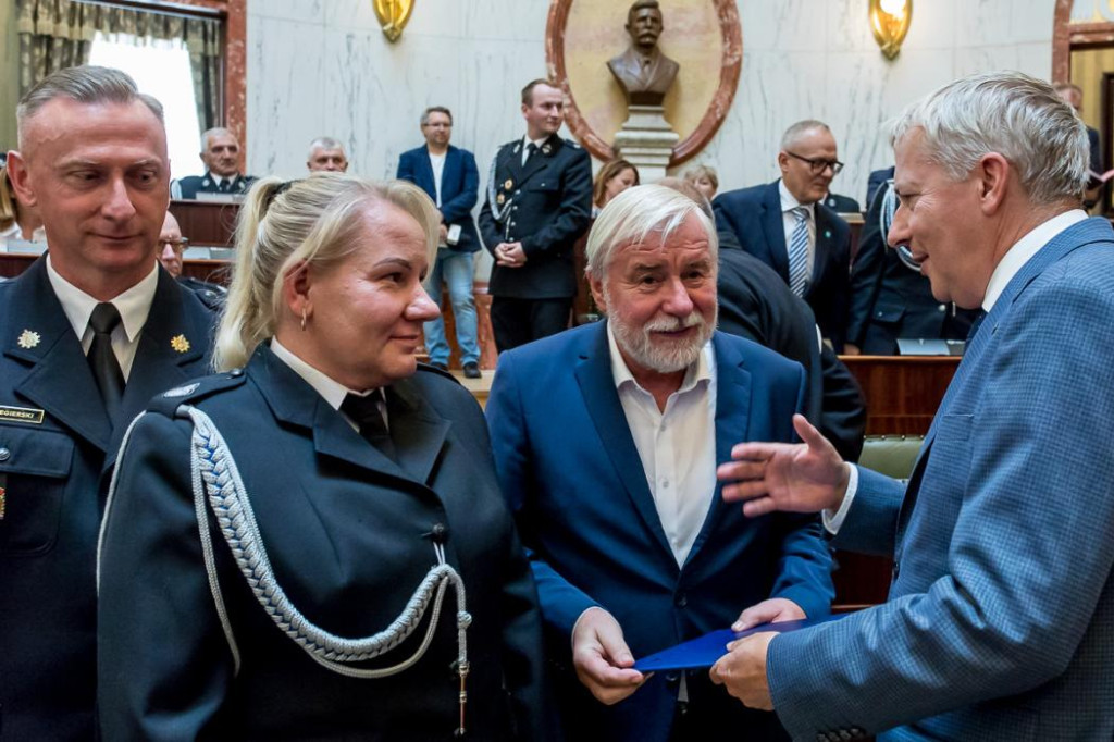 Powiat tarnogórski. Pieniądze na wozy dla druhów