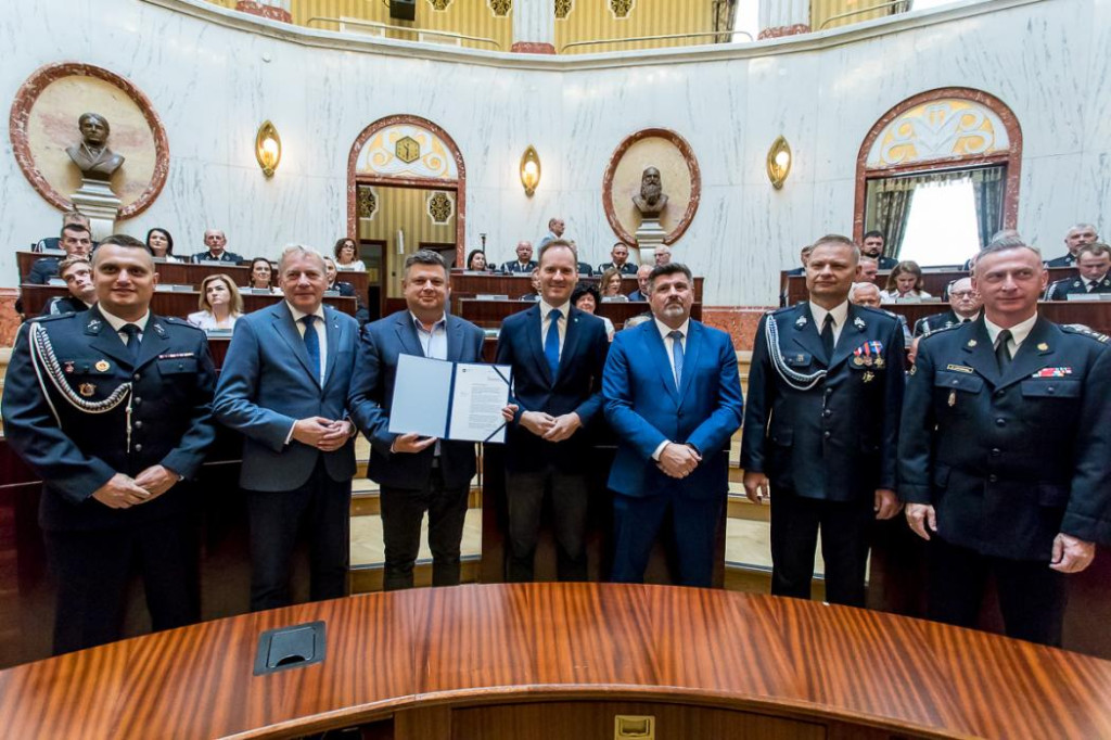 Powiat tarnogórski. Pieniądze na wozy dla druhów