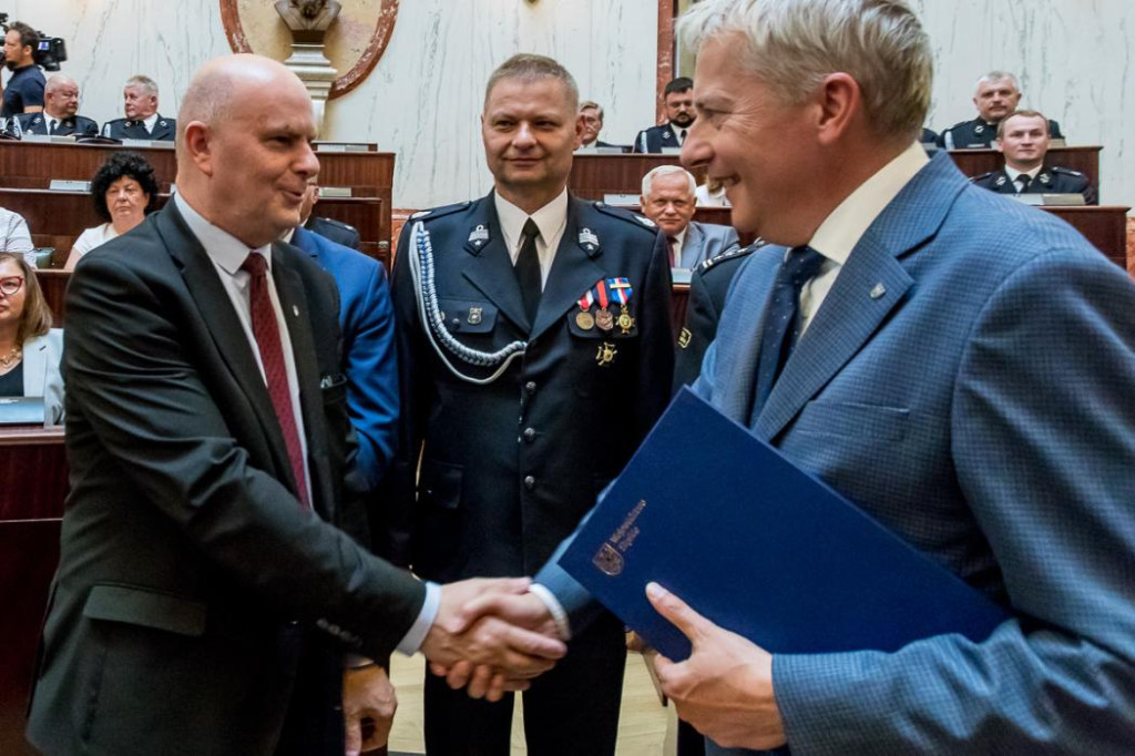 Powiat tarnogórski. Pieniądze na wozy dla druhów