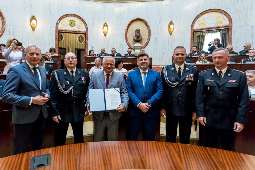 Powiat tarnogórski. Pieniądze na wozy dla druhów