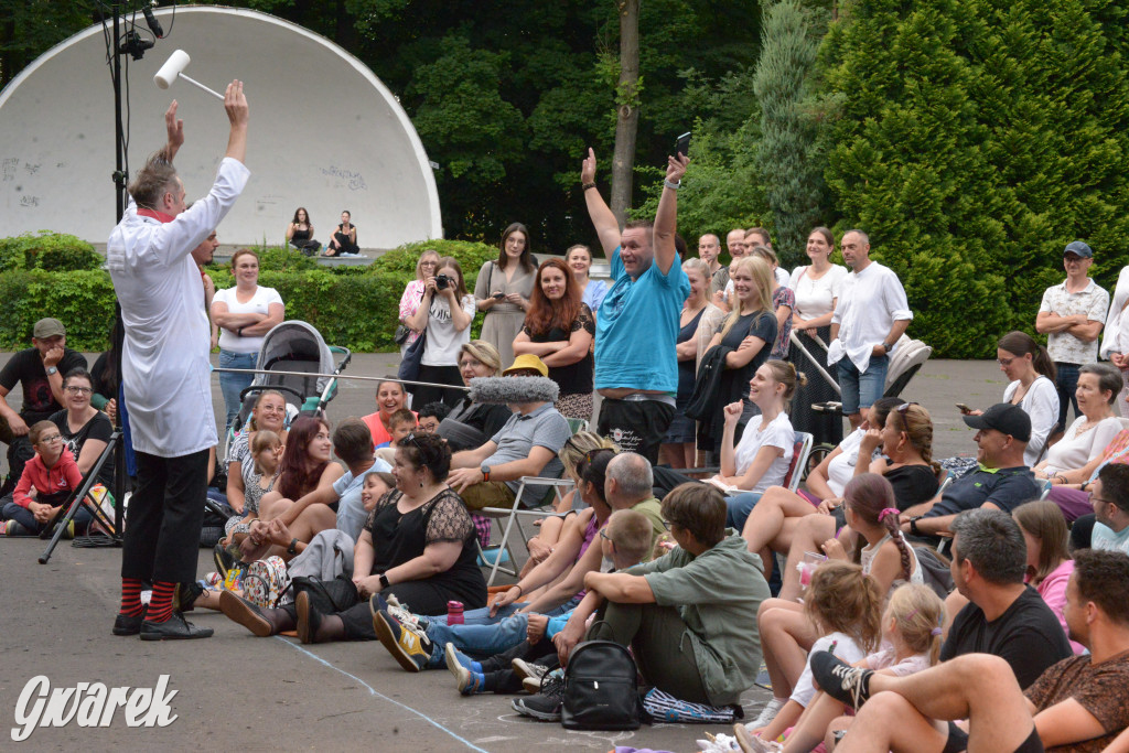 Teatralne Parkowanie na półmetku. Teatr jak cyrk