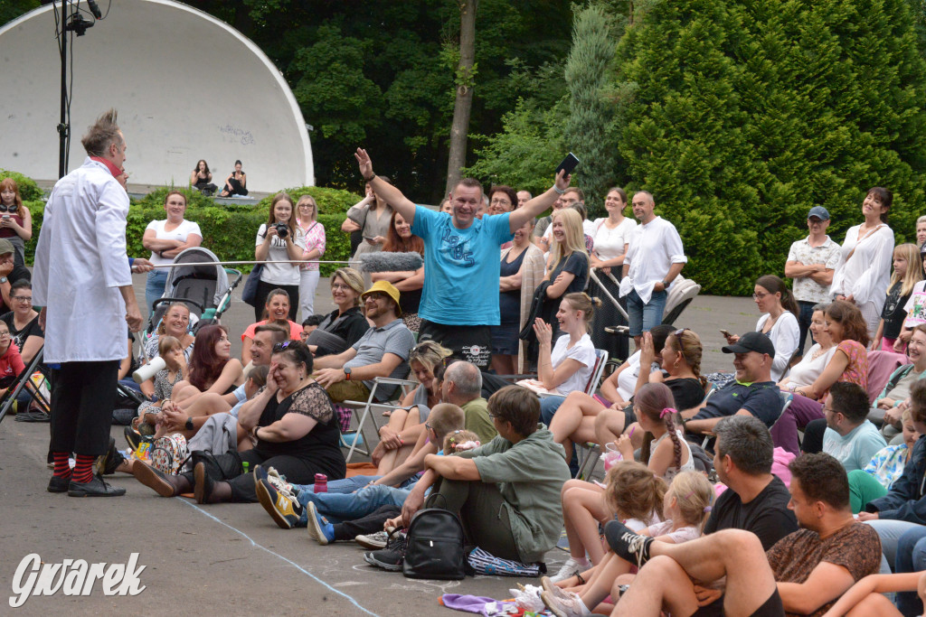 Teatralne Parkowanie na półmetku. Teatr jak cyrk