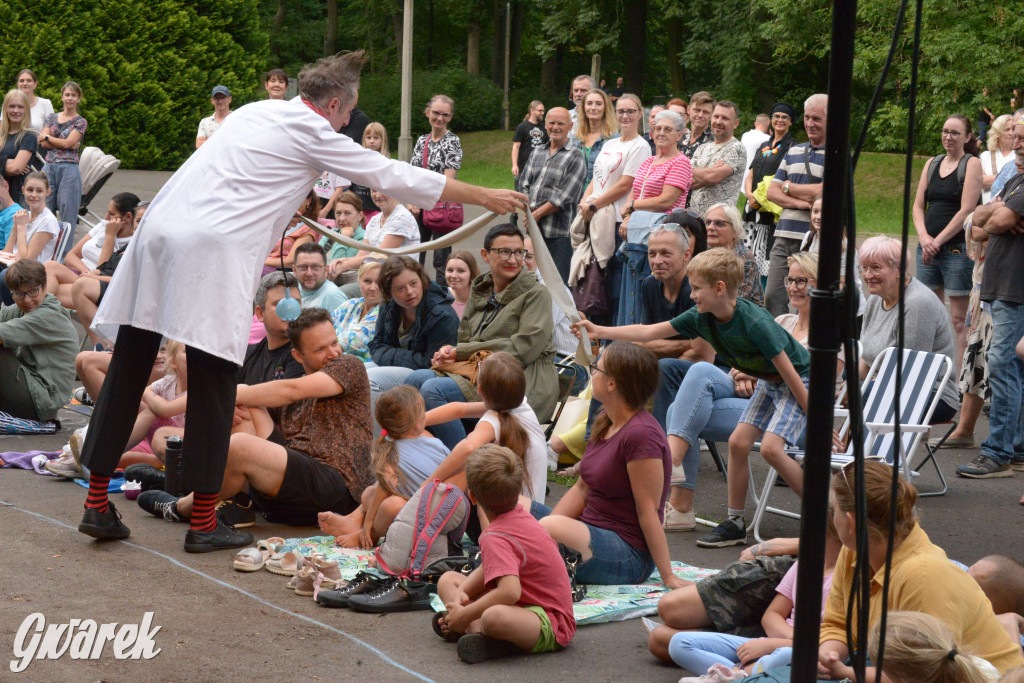 Teatralne Parkowanie na półmetku. Teatr jak cyrk