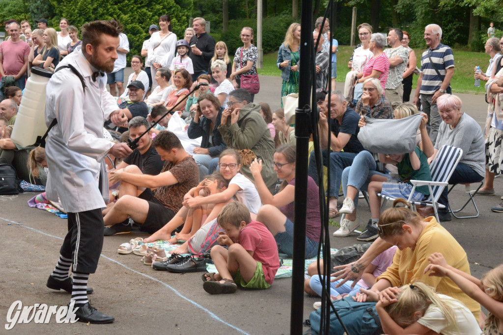 Teatralne Parkowanie na półmetku. Teatr jak cyrk