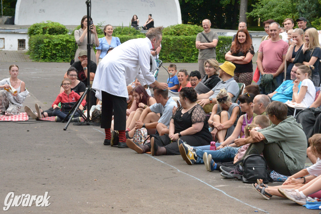 Teatralne Parkowanie na półmetku. Teatr jak cyrk