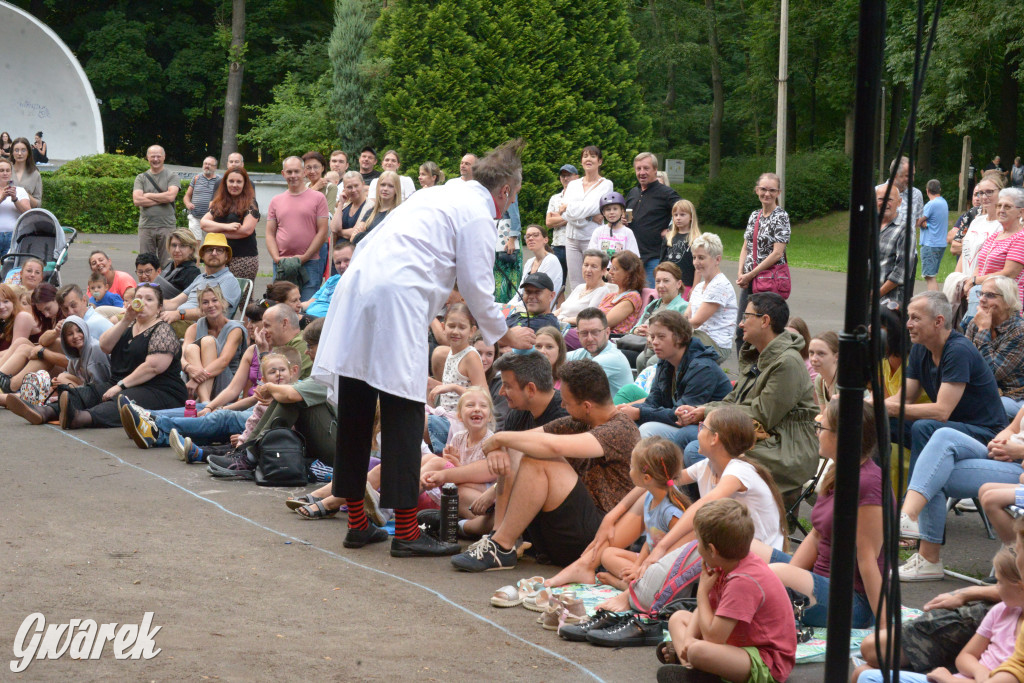 Teatralne Parkowanie na półmetku. Teatr jak cyrk