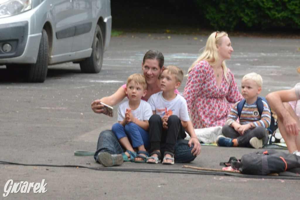Teatralne Parkowanie na półmetku. Teatr jak cyrk