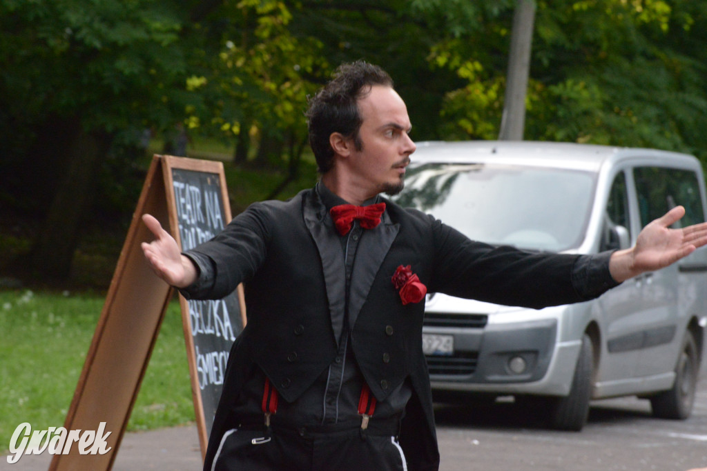 Teatralne Parkowanie na półmetku. Teatr jak cyrk