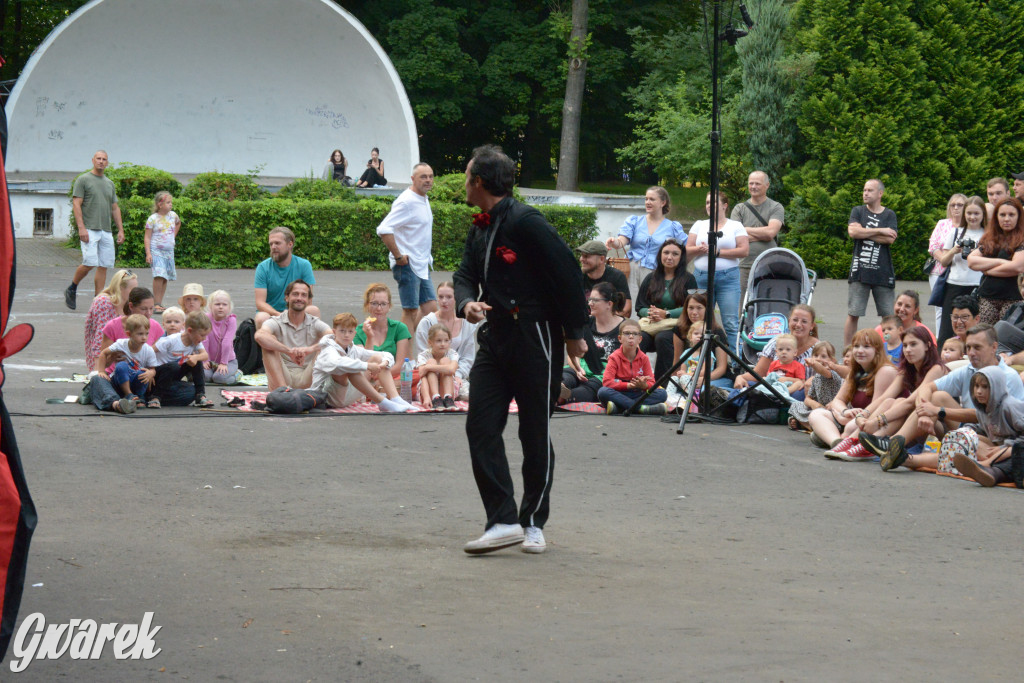 Teatralne Parkowanie na półmetku. Teatr jak cyrk
