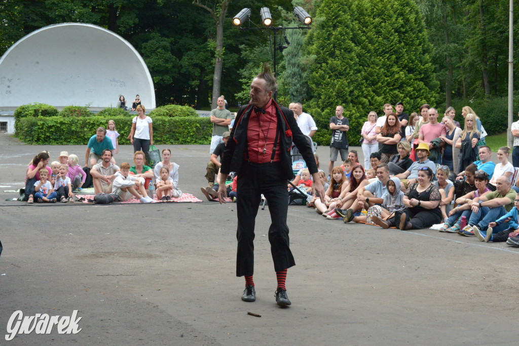 Teatralne Parkowanie na półmetku. Teatr jak cyrk