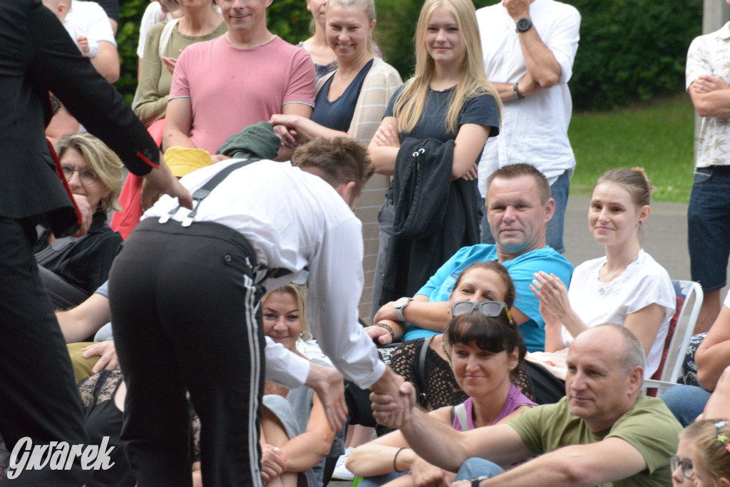 Teatralne Parkowanie na półmetku. Teatr jak cyrk